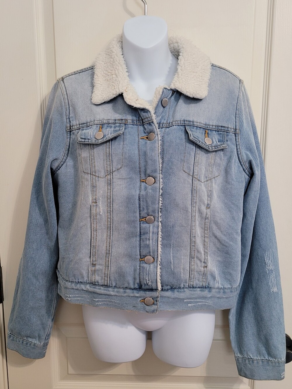 Reserve Fairfax Sherpa Lined Distressed Denim Jacket - Sz L, Lt Blue Wash, EUC